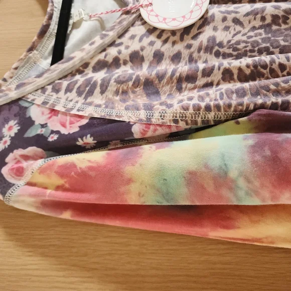 Umgee Tan and Cream Graphic Long Sleeve Blouse - Picture 3 of 5